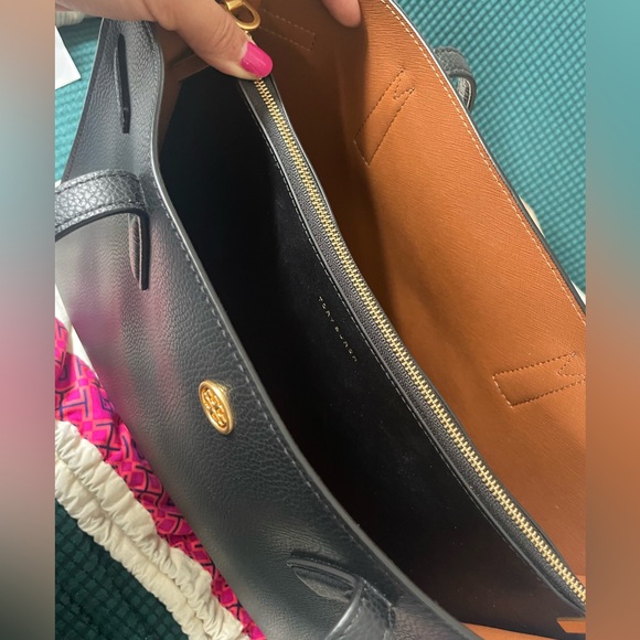 Tory Burch | Walker Medium Bag - Picture 7 of 10